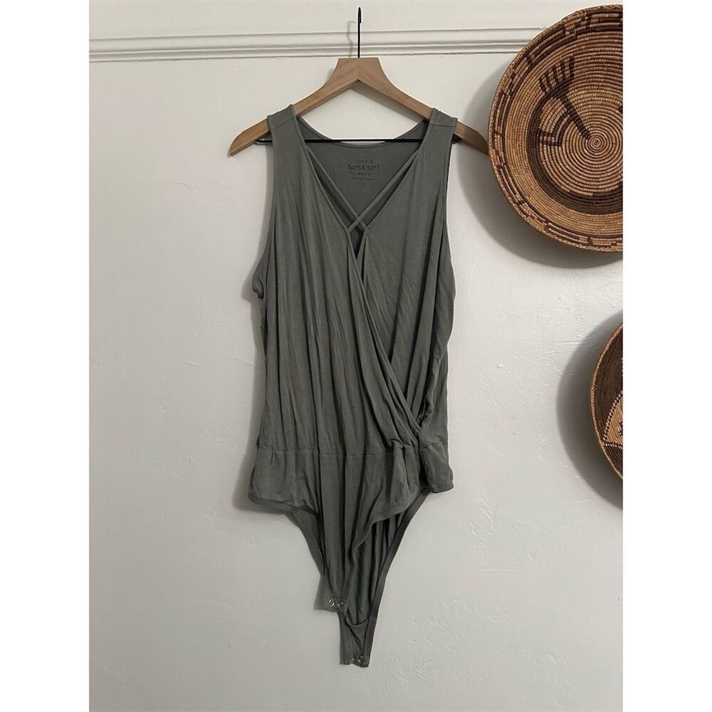 Torrid Women's Size 2 Green Sleeveless V-Neck Wrap Bodysuit